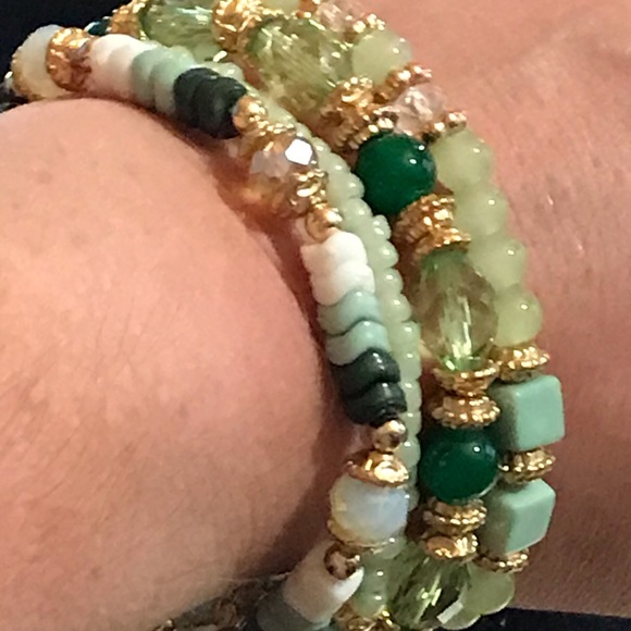 Necklace and bracelets set - Picture 3 of 5